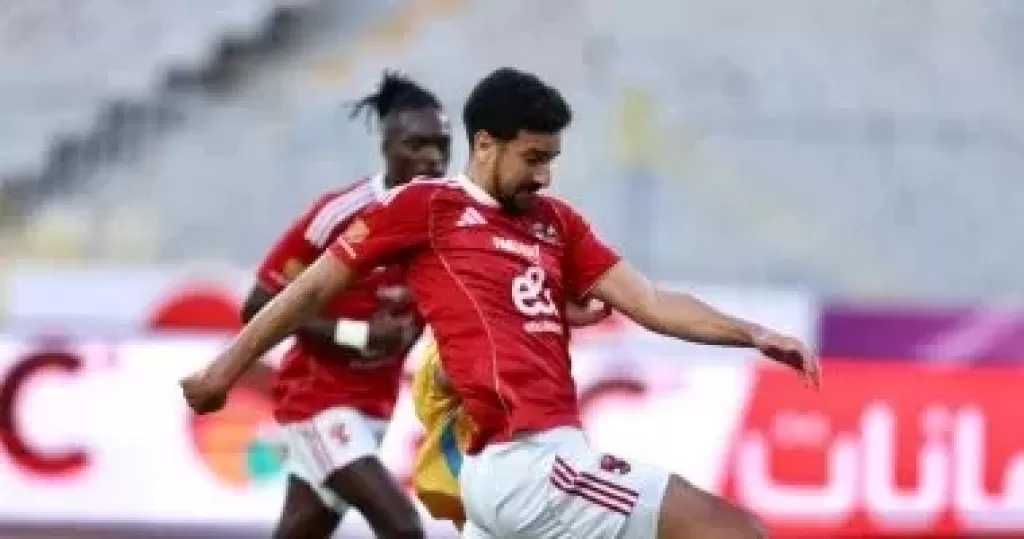 بن رمضان يقترب من التواجد في تشكيل الأهلي الأساسي أمام سموحة