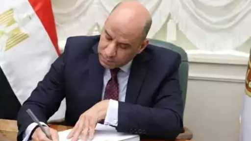 وزير العمل يعتمد صرف 1.77 مليون جنيه لـ366 عاملًا من العمالة غير المنتظمة في 26 محافظة