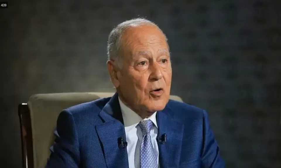 أبو الغيط لـ نواف سلام: متضامنون مع الحكومة وقراراتها.. وندين العدوان الإسرائيلي
