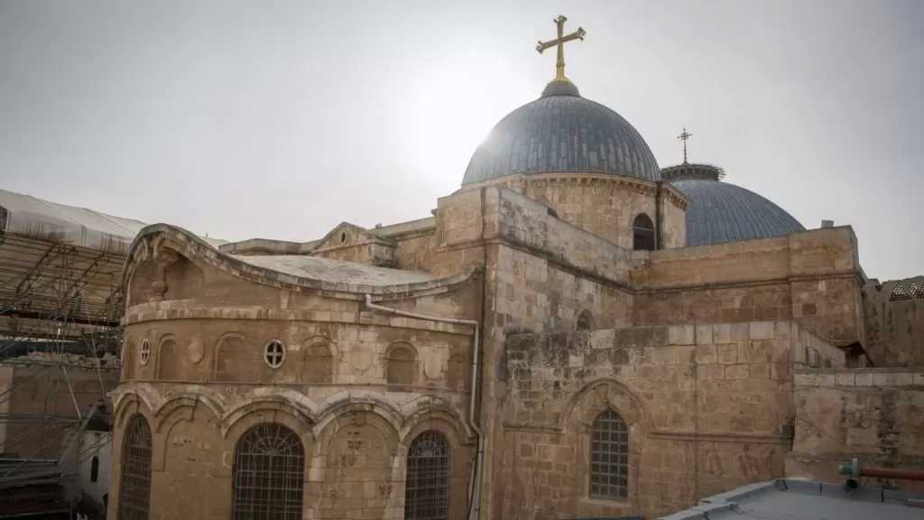 كنيسة القيامة بالقدس تحيي الجمعة العظيمة بعد إغلاق 40 يوما
