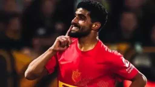 إبراهيم عادل يقود تشكيل نورشيلاند ضد أرهوس بالدوري الدنماركي