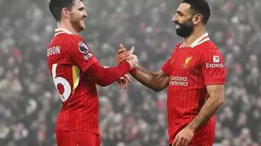 سلوت يكشف ملامح خطة ليفربول لتعويض رحيل صلاح وروبرتسون