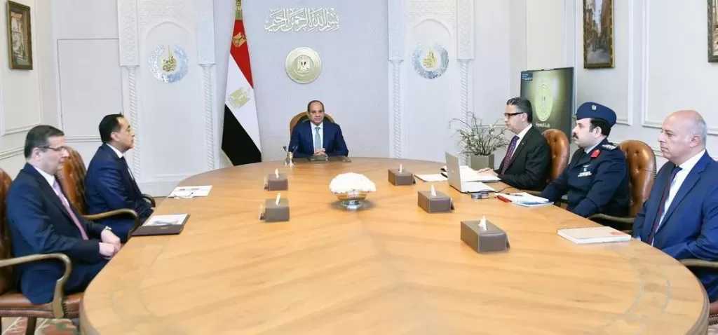 السيسي يشدد على ضرورة استخدام الدولة لكل آليات ضبط السوق والأسعار لتفادي غلاء الأسعار أو المضاربات