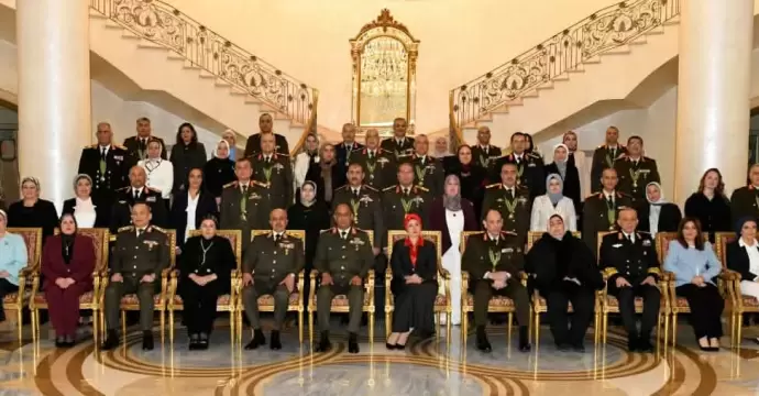 وزير الدفاع يكرم عددا من القادة الذين أوفوا العطاء بالقوات المسلحة