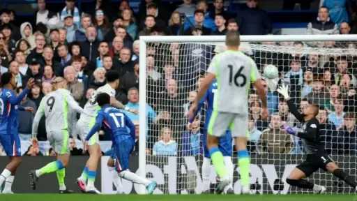 تحت أنظار مرموش.. مانشستر سيتي يضرب تشيلسي بثلاثية في الدوري الإنجليزي