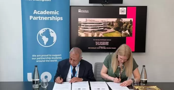 رئيس الأكاديمية العربية يبحث آفاق التعاون الدولي مع جامعة نورثهامبتون البريطانية