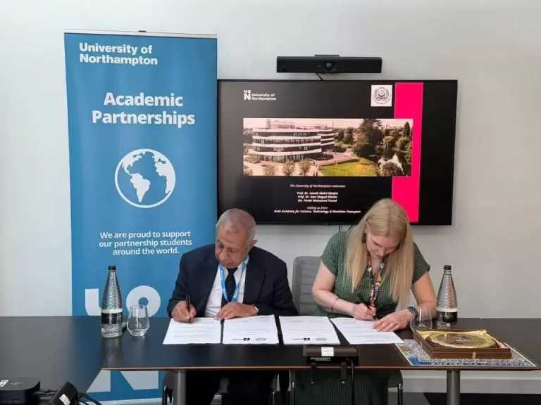 رئيس الأكاديمية العربية يبحث آفاق التعاون الدولي مع جامعة نورثهامبتون البريطانية