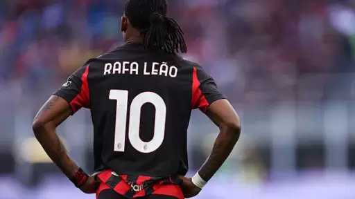 ميلان منفتح على بيع لياو وسط اهتمام أوروبي