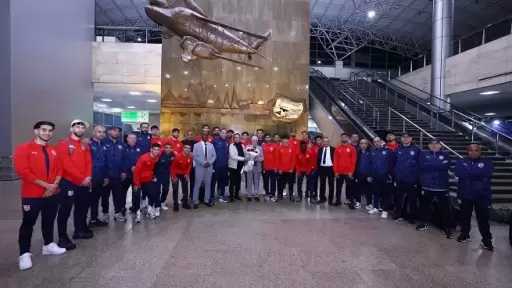 استقبال بالورود.. بعثة بلوزداد تصل القاهرة استعدادا لمواجهة الزمالك
