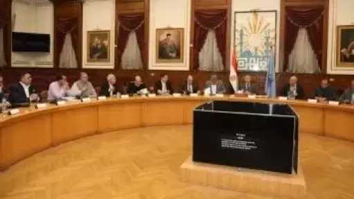 محافظ القاهرة يتابع إجراءات استبدال التوك توك بسيارات «كيوت»