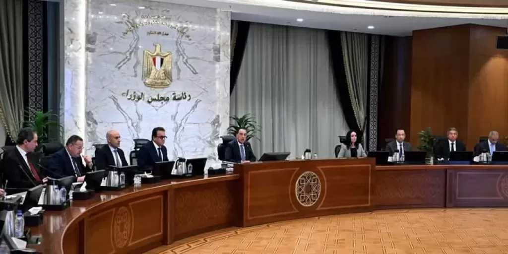 رئيس الوزراء يُتابع إجراءات مواجهة المخاطر المرتبطة بالمنصات والألعاب الالكترونية لحماية النشء في البيئة الرقمية