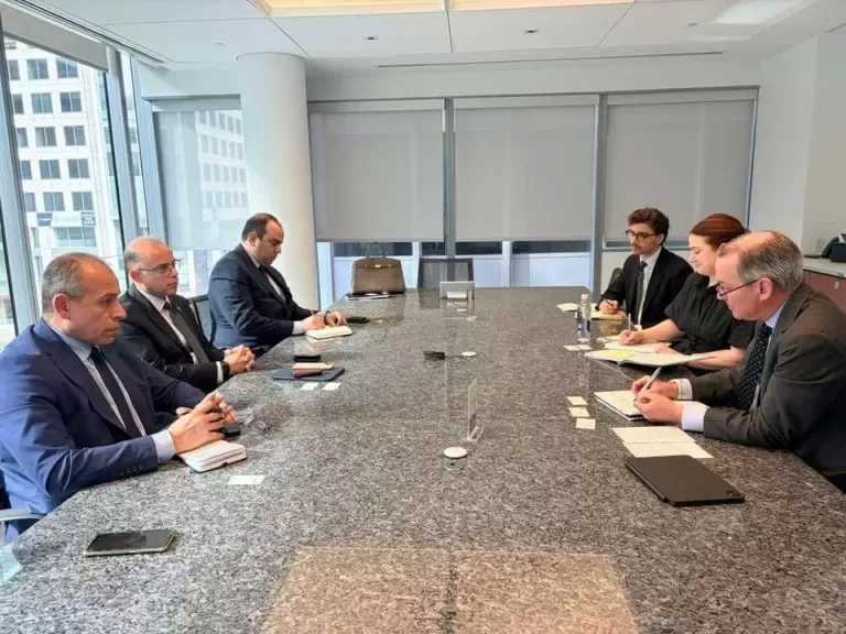 وزير الاستثمار يبحث مع قيادات ”فيزا” العالمية في واشنطن زيادة استثماراتهم في مصر