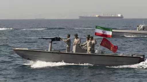 إيران تهدد بمنع عبور الواردات والصادرات في مياه الخليج والبحر الأحمر إذا استمر الحصار الأمريكي