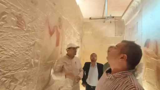 الأمين العام للمجلس الأعلى للآثار يتفقد منطقتي آثار سقارة وميت رهينة