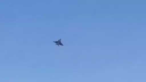 مصدر إيراني يوضح سبب أصوات تحليق مقاتلات حربية في سماء طهران