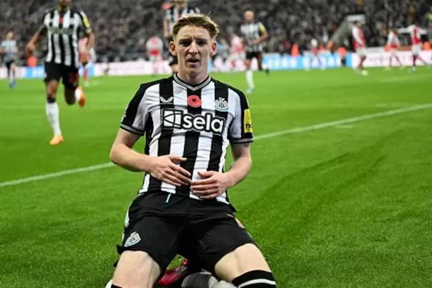 نيوكاسل يفتح باب الرحيل أمام جوردن ويحدد سعرًا ضخمًا