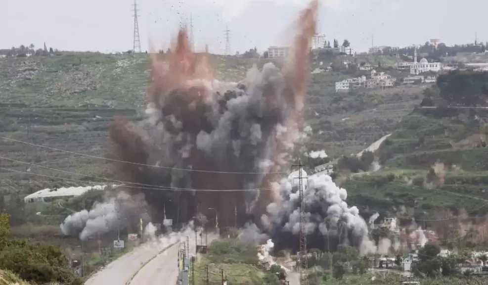 بغارتين متتاليتين.. إسرائيل تدمر جسر القاسمية آخر رابط بين جنوب لبنان وبقية البلاد
