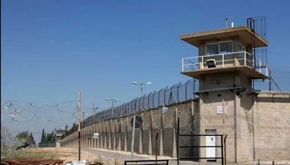 مركز حقوقي فلسطيني يحذر من تعذيب وإخفاء قسري داخل سجون إسرائيل