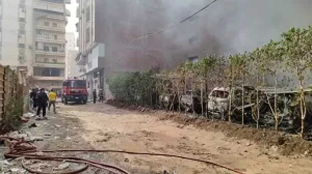 النيران التهمت 10 سيارات.. السيطرة على حريق جراج سيارات في الغشام بالشرقية