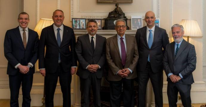 عمرو موسى يبحث في لندن سبل التهدئة وتعزيز الاستقرار في الشرق الأوسط