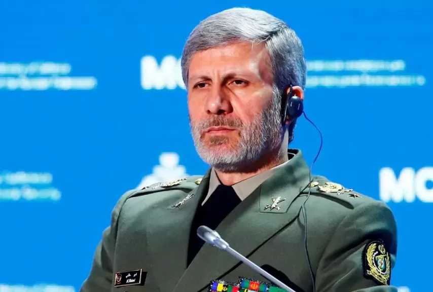قائد الجيش الإيراني: سنتصدى بحزم لأي تهديد وسنلقن الأعداء درسا لن ينسى