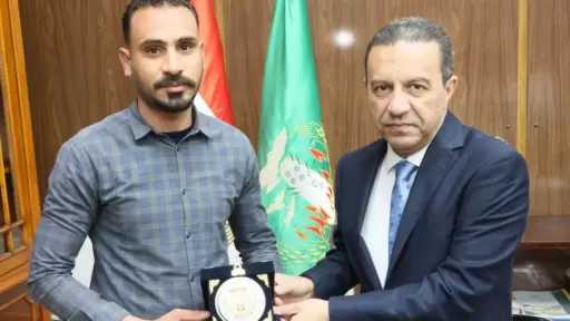 محافظ المنوفية يكرم الشاب ”أحمد البرماوي” لإنقاذه فتاة من الغرق بمدينة شبين الكوم