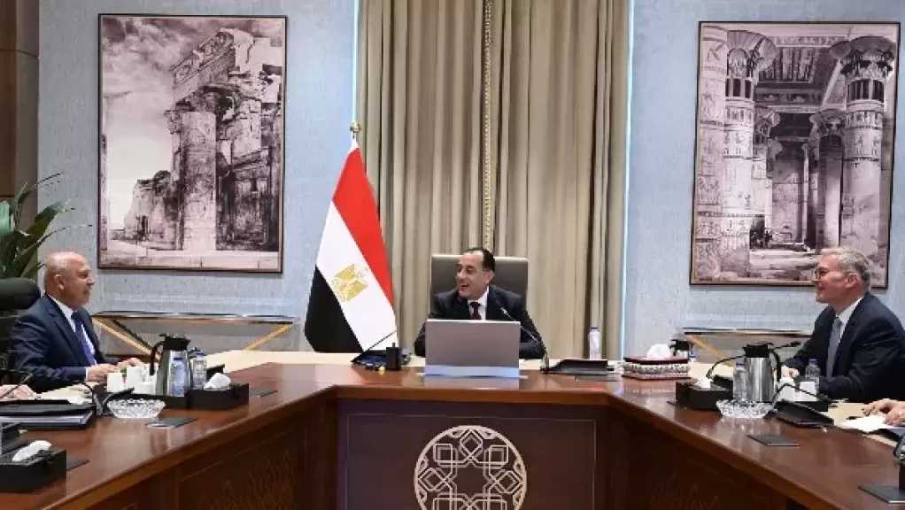 رئيس الوزراء يتابع موقف ترشيد استهلاك المواد البترولية في عدد من المشروعات الحكومية