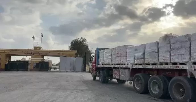 الهلال الأحمر يدفع قافلة «زاد العزة» الـ 180 بمساعدات 4 آلاف طن