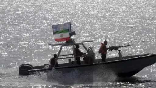 إيران: تأخرنا في التعامل مع القوات الأمريكية المعتدية على السفينة لوجود عائلات