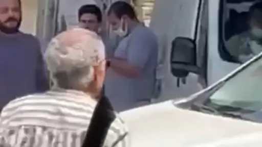 سيد رجب وأشرف زكي وهنادي مهني يصلون جنازة والد منة شلبي