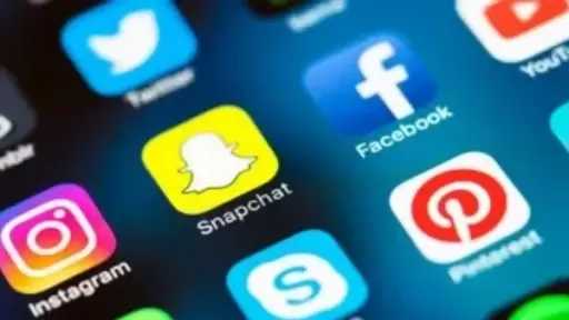 أكاديمية تحذر : السوشيال ميديا تعزز الانتشار .. والمحتوى السلبي هدفها