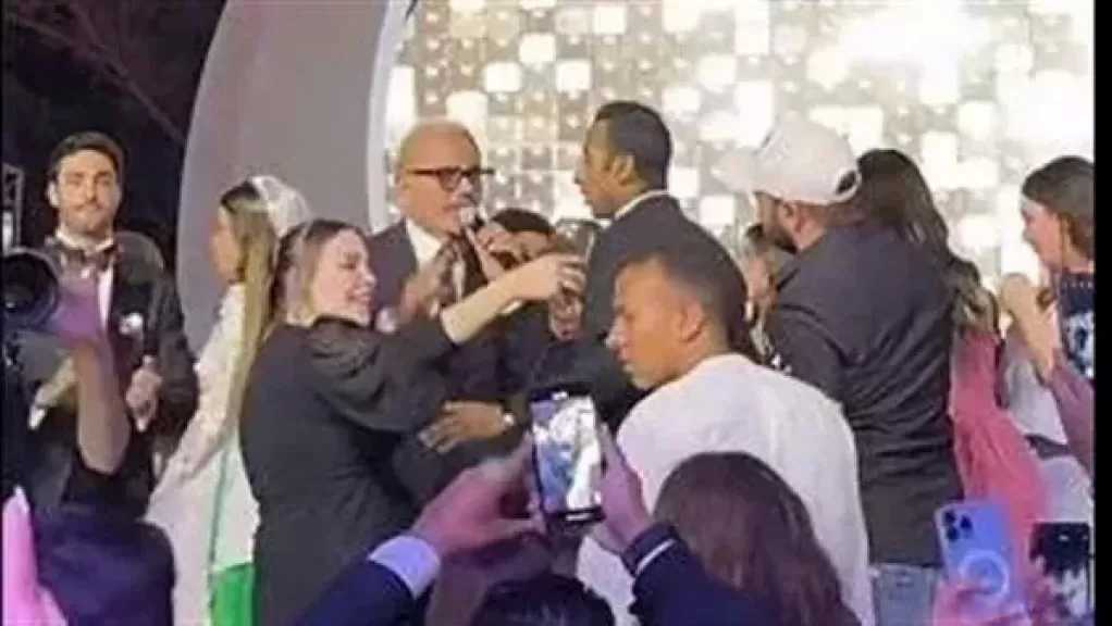 محامى «الشاب المصفوع»: سنطالب عمرو دياب بـ 5 ملايين جنيه تعويضاً
