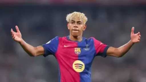 يامال: ميسي الأفضل في التاريخ.. وأتمنى السير على خطاه مع برشلونة