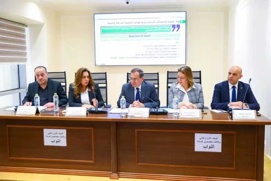 د منال عوض: تطوير منظومة الإدارة المتكاملة للمخلفات وتعزيز إعادة التدوير ضمن الاقتصاد الدائري