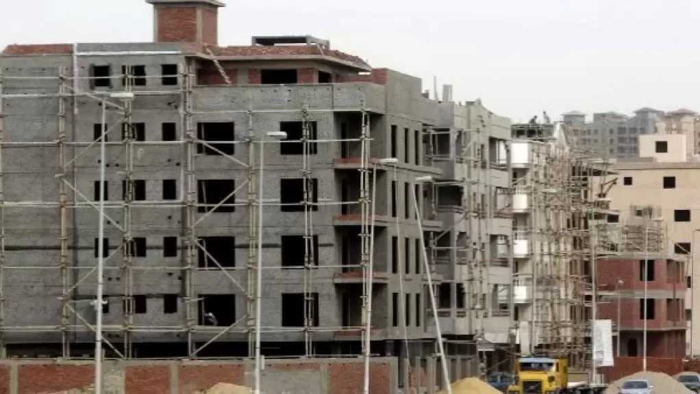 أستاذ هندسة: الأعداد الحقيقية للعقارات المهددة أكبر بكثير.. والرطوبة وصدأ الحديد يفتكان بمباني الإسكندرية
