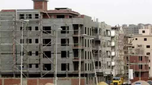 أستاذ هندسة: الأعداد الحقيقية للعقارات المهددة أكبر بكثير.. والرطوبة وصدأ الحديد يفتكان بمباني الإسكندرية