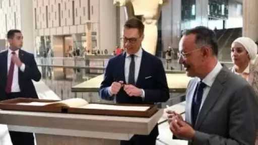 رئيس جمهورية فنلندا يزور المتحف المصرى الكبير ومنطقة أهرامات الجيزة