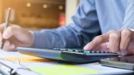 رئيسة الضرائب: الإقرارات «إلكترونية» بالكامل وحزمة جديدة لتعزيز الثقة مع مجتمع الأعمال