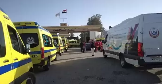 استئناف دخول دفعات شاحنات مساعدات جديدة من معبر رفح إلى كرم أبو سالم