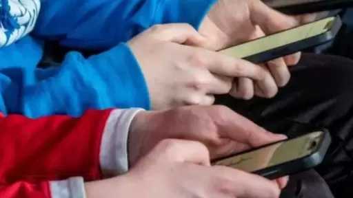 النواب الأتراك يدعمون حظر مواقع التواصل الاجتماعي للأشخاص دون 15 عاما