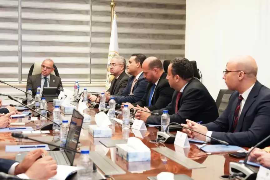 وزير الاستثمار يبحث مع AJE Group خطط التوسع وإنشاء منطقة استثمارية جديدة بحضور سفير بيرو في مصر