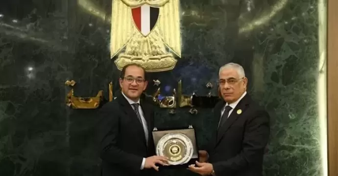 «سك العملة» تتسلم 1218 كيلو فضة ووثائق أراضي من النيابة العامة