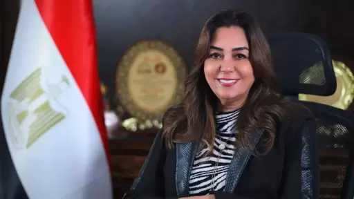 وزيرة التنمية المحلية تتلقى تقريراً حول جهود الوزارة في دعم تنمية سيناء