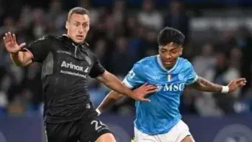 نابولي يقسو على كريمونيسي بثلاثية في الشوط الأول