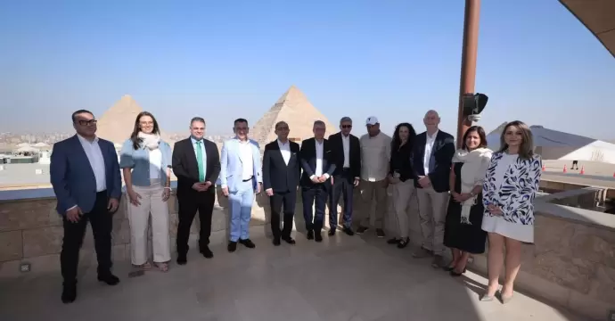 وزير السياحة والآثار يُناقش مع شركات السياحة الألمانية التطورات الحالية التي تشهدها المنطقة