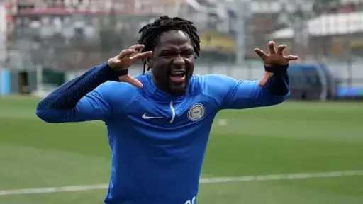 النيجيري أكينتولا مرشح لخلافة ديانج في الأهلي