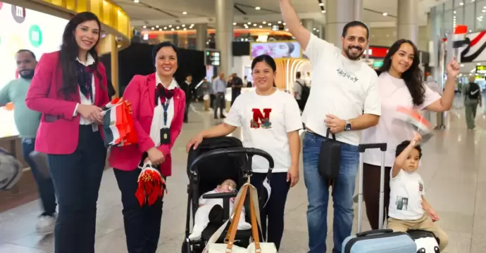 مطار القاهرة الدولي يحتفل بعيد تحرير سيناء مع الركاب