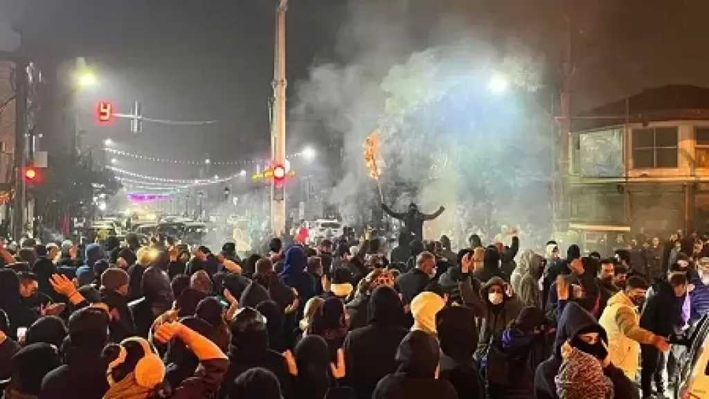 آلاف المتظاهرين يحتجون في طهران ضد الولايات المتحدة وإسرائيل