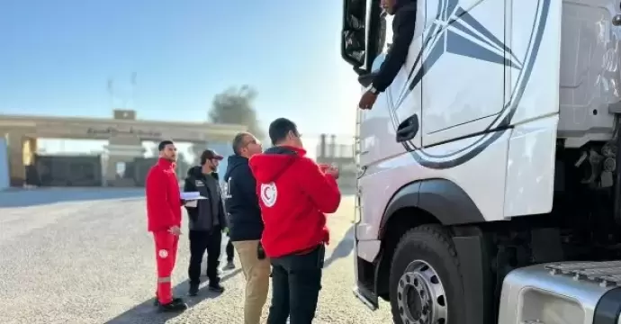 قافلة ”زاد العزة” الـ 183 تدخل إلى الفلسطينيين في قطاع غزة