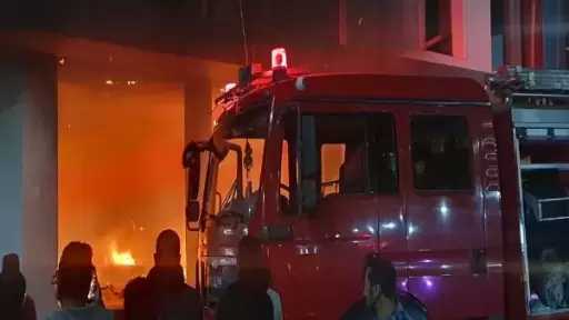 النيابة تحقق في حريق 4 محلات تجارية بإمبابة.. والتحريات: ماس كهربائي السبب